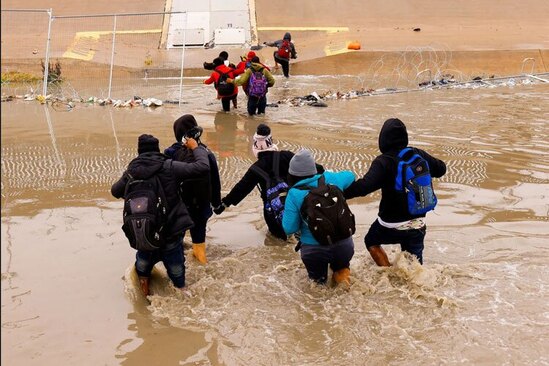 پناهجویان عازم ایالات متحده آمریکا در مرز " ال پاسو" تگزاس