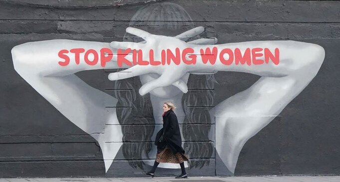 نقاشی دیواری در شهر دوبلین ایرلند در پی قتل های سریالی اخیر زنان در ایرلند