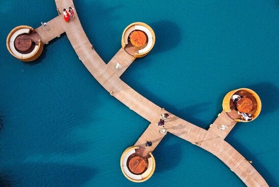 دیدنی های امروز؛ از شورش طرفداران رییس جمهوری سابق برزیل تا کافه شناور یک کافه شناور در غرب شهر بانکوک تایلند