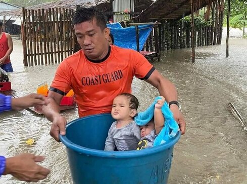 امدادرسانی به سیلزدگان در فیلیپین