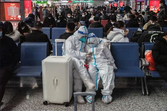 سفرهای تعطیلات سال نو چینی در ایستگاه قطار شهر "جینان" چین