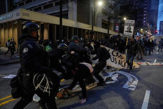 تظاهرات و آشوب در اعتراض به قتل یک شهروند آمریکایی