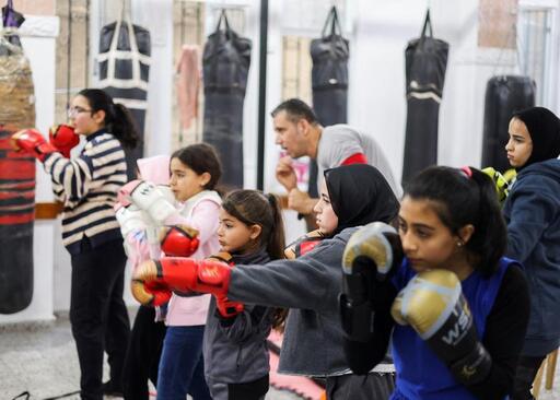 تمرین دختران فلسطینی در داخل تنها باشگاه بوکس زنان در نوار غزه