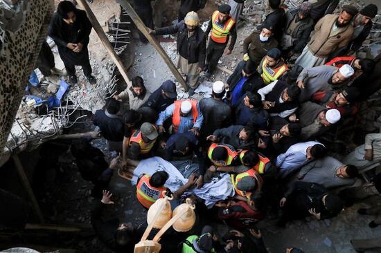 انفجار تروریستی (انتحاری) مرگبار در مسجدی در پیشاور پاکستان