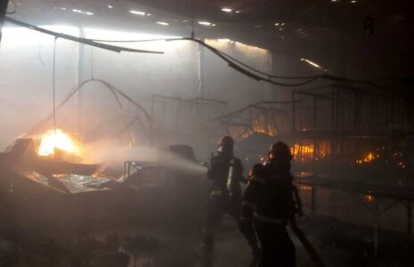 آتش سوزی گسترده انبار عطر و ادکلن در بازار تهران