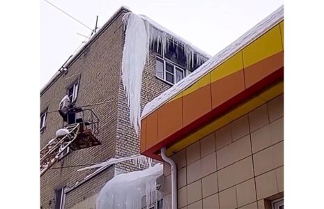 حرکت دور از عقل دو مرد برای از بین بردن قندیل