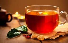 ۱۰ نشانه که می‌گوید بیش از حد چای می‌نوشید