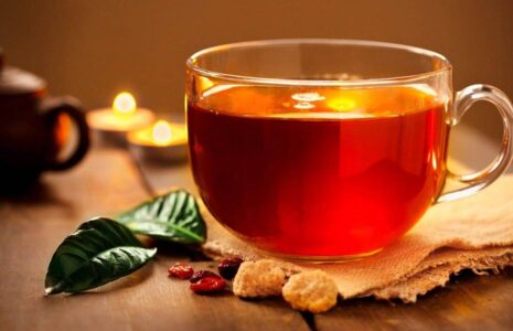 ۱۰ نشانه که می‌گوید بیش از حد چای می‌نوشید