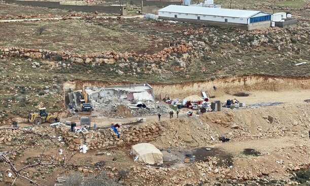 بولدوزرهای اسرائیلی خانه‌های فلسطینی‌ها را که به ادعای مقامات اسرائیلی فاقد مجوز هستند، در روستای دوما در نابلس تخریب کردند