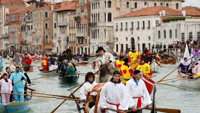 دیدنی های امروز؛ زلزله مهیب در جنوب ترکیه و شمال سوریه قایق سواری در کارناوال سالانه در ونیز ایتالیا