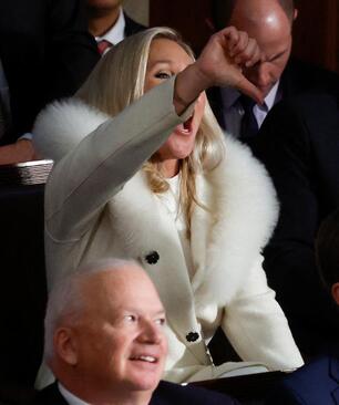 واکنش های انتقادی و تمسخر آمیز نمایندگان جمهوریخواه کنگره هنگام سخنرانی سالانه جو بایدن