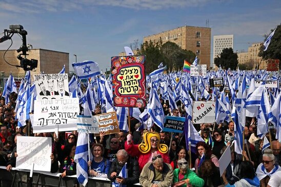 تظاهرات مخالفان علیه طرح جنجالی «اصلاحات دستگاه قضایی» 