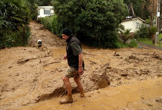 سیل و رانش زمین در اوکلند نیوزیلند