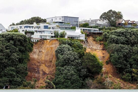 سیل و رانش زمین در اوکلند نیوزیلند