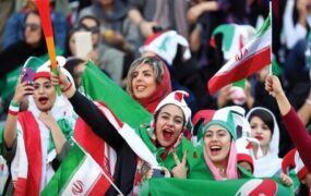 تاج حضور بانوان طبقه دوم ورزشگاه آزادی