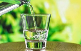 فواید درمانی نوشیدن آب گرم