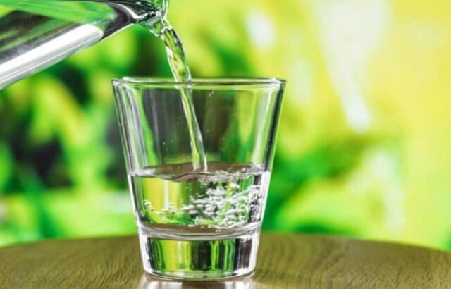 فواید درمانی نوشیدن آب گرم