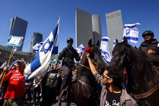 تظاهرات هفتگی مخالفان نتانیاهو در تل آویو/ رویترز
