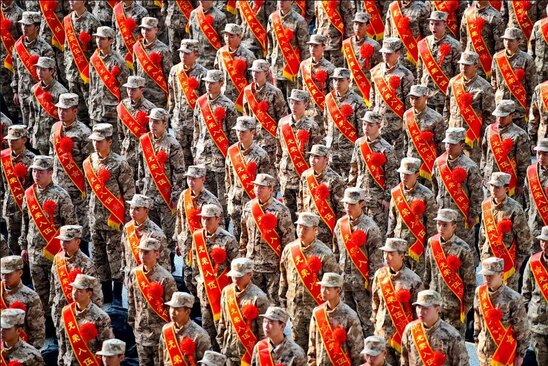 دیدنی های امروز؛ از شکستن رکورد طولانی ترین موج سواری تا روز جهانی خواب سربازان جدید ارتش آزادی بخش خلق چین در مراسم اعزام در ایستگاه راه آهن