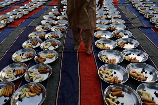 سفره های افطاری در کراچی پاکستان