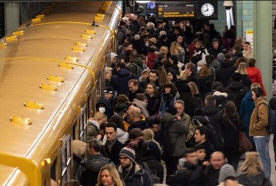 مترو شهر برلین در اعتصاب سراسری کارکنان بخش حمل و نقل آلمان