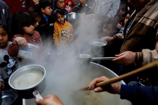 توزیع افطاری در نوار غزه