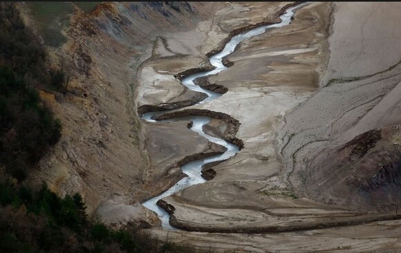 ظرفیت مخازن یکی از سدهای اسپانیا در اثر کم بارشی و خشکسالی به 25 درصد شرایط عادی خود رسید