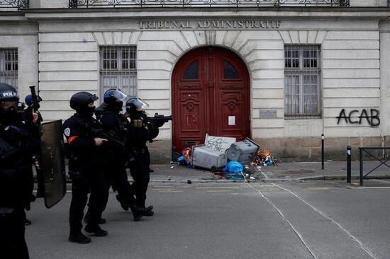 ادامه اعتراضات و اعتصابات سراسری در فرانسه علیه افزایش سن بازنشستگی به 64 سال