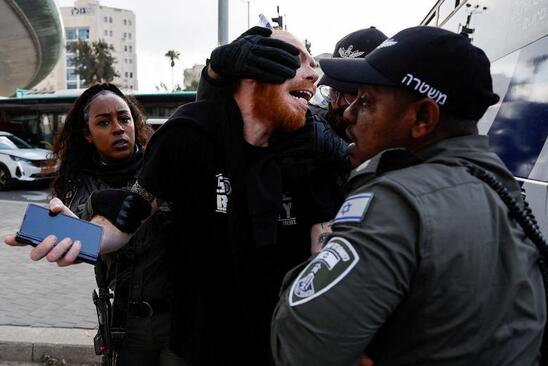 دیدنی های امروز؛ از مجسمه مومی مسی تا اعتراضات سراسری در فرانسه دستگیری تظاهرات کنندگان مخالف نتانیاهو در شهر قدس