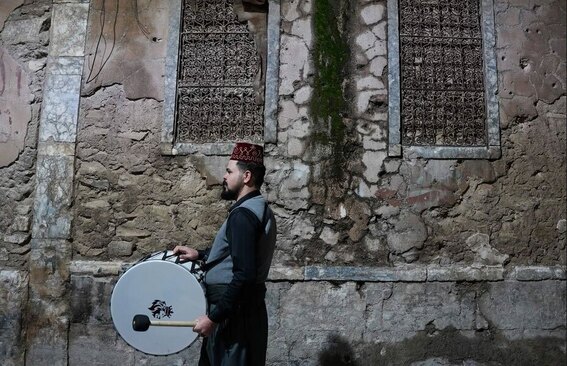 دیدنی های امروز؛ از مجسمه مومی مسی تا اعتراضات سراسری در فرانسه بیدار کردن مردم برای وعده سحری در شهر موصل عراق