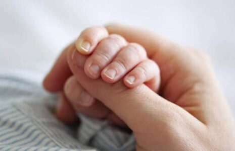 نجات جان کودک با واکنش به موقع مادر