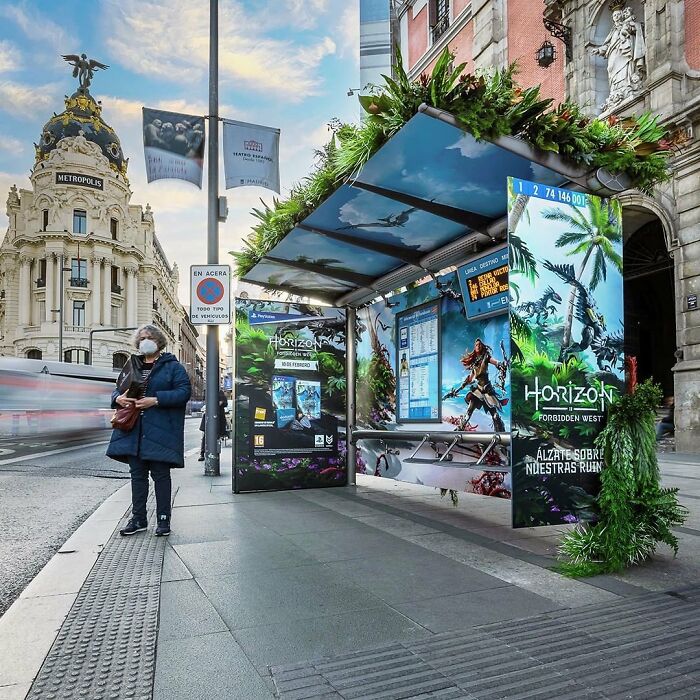 ایستگاه اتوبوس و تبلیغ سری بازی‌های Horizon