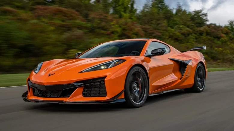 خودروهای دو چرخ عقب متحرک 