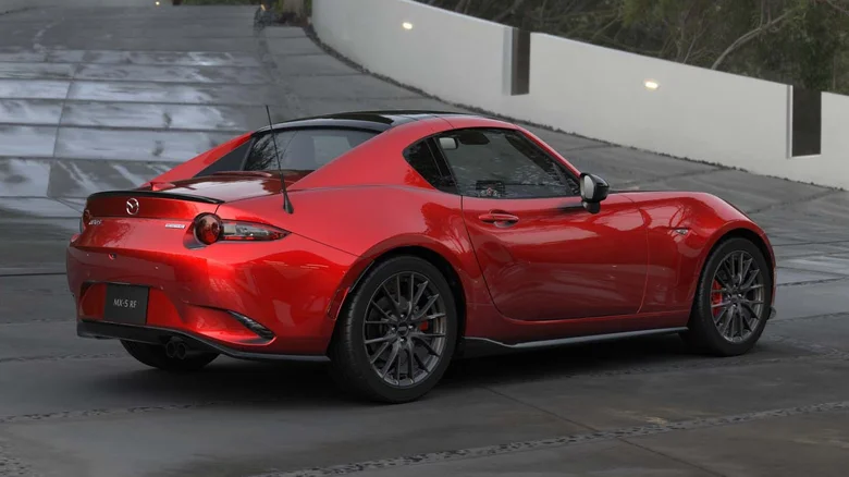 خودروهای دو چرخ عقب متحرک 