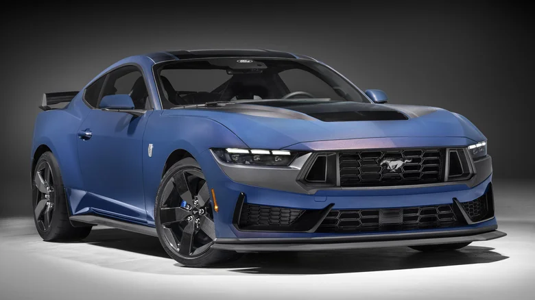 خودروهای دو چرخ عقب متحرک 