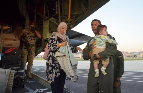 خروج شهروندان خارجی از سودان در پی وقوع جنگ داخلی در این کشور