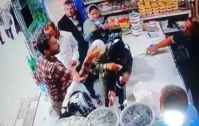 تذکر به دو زن بی حجاب با سطل ماست