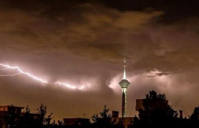 رعدوبرق و وزش باد در تهران