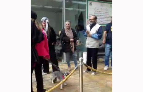 ممانعت از ورود زنان بدحجاب به طاق بستان/ فیلم