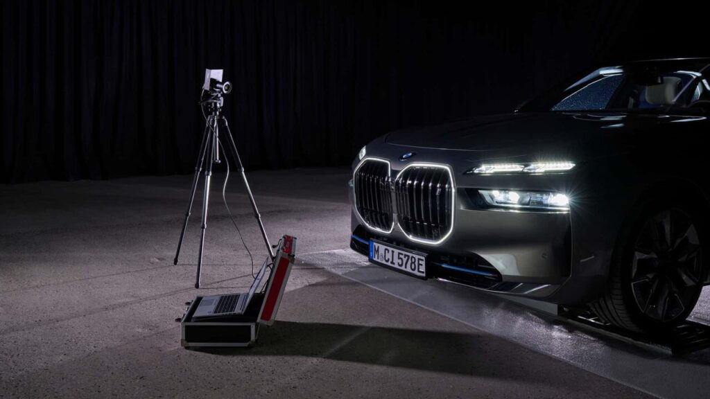 وسواس بی نظیر بیامو برای ساخت چراغ/ عکس وسواس بی نظیر بیامو برای ساخت چراغ