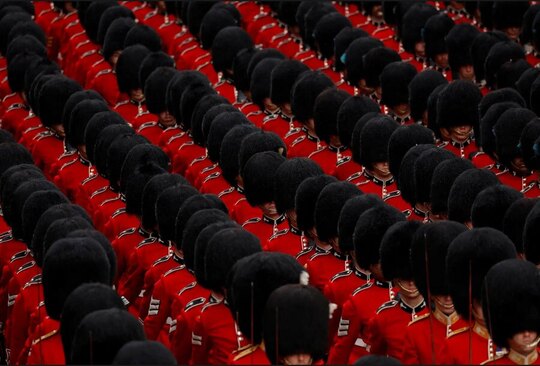 مراسم تاجگذاری پادشاه و ملکه جدید انگلیس