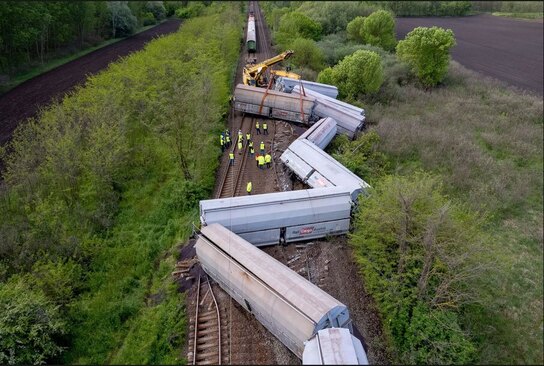 دیدنی های امروز؛ از حمله پهپادی به اوکراین تا تظاهرات راهبان کره جنوبی خروج یک قطار باری از ریل در مجارستان