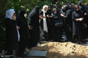 خاکسپاری حسین زمان در قطعه هنرمندان