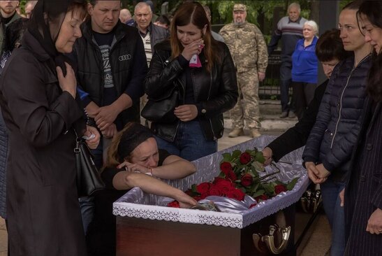 مراسم خاکسپاری یک سرباز ارتش اوکراین در شهر کی یف