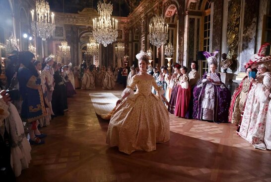 مراسم جشن سالانه گالانت در تالار آیینه کاخ ورسای فرانسه