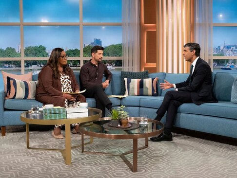 دیدنی های امروز؛ از کشف یک کارگاه مومیایی باستانی در مصر تا جنگ اوکراین حضور نخست وزیر انگلیس در برنامه صبحگاهی شبکه آی تی وی انگلیس