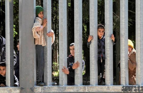 دیدنی های امروز؛ از سالگرد فتح استانبول تا حملات پهپادی در جنگ اوکراین پناهجویان در دیوار مرزی بین بلاروس و لهستان