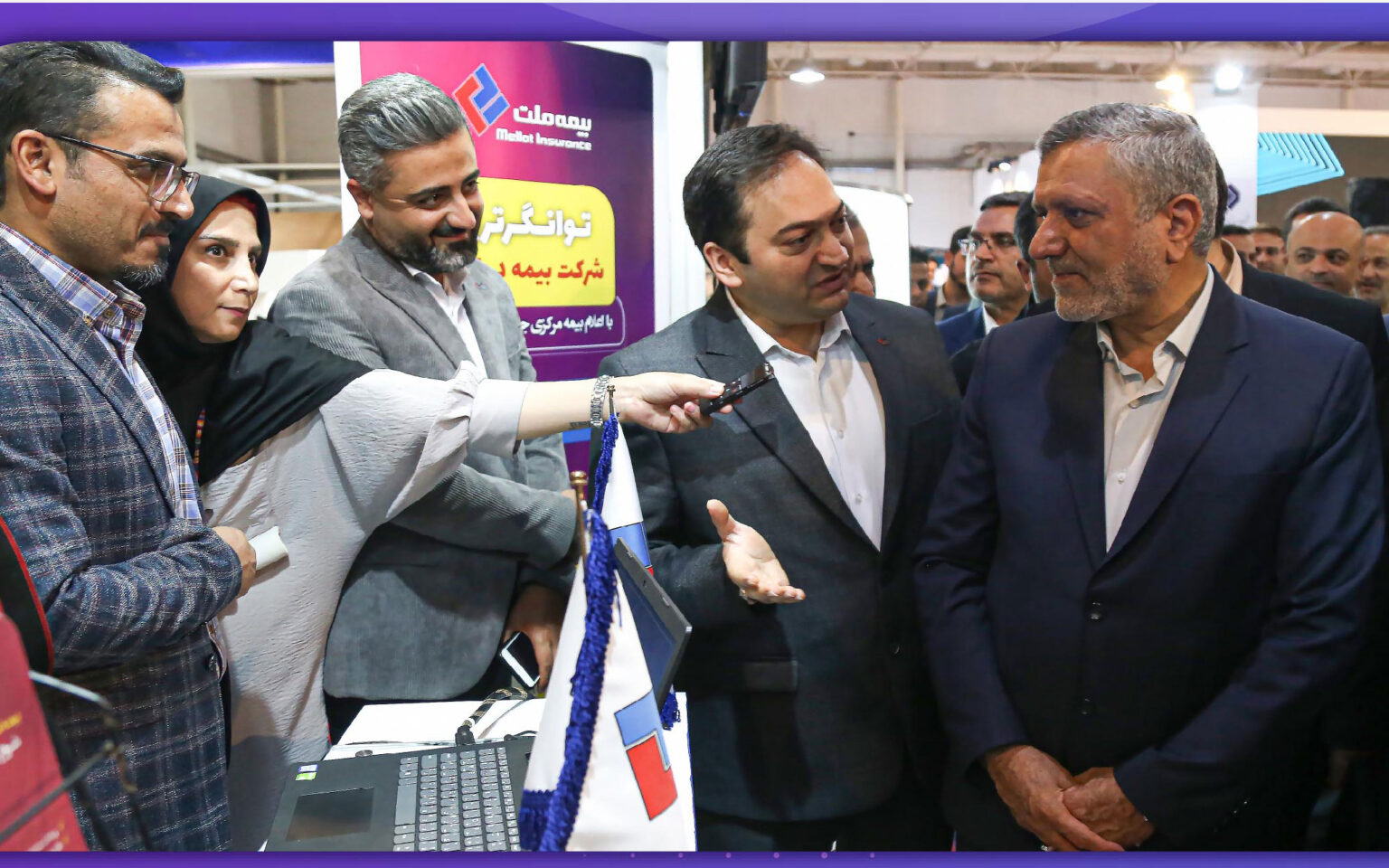 بازدید وزیر کار از غرفه بیمه ملت در نمایشگاه توانمندی‌های صادراتی