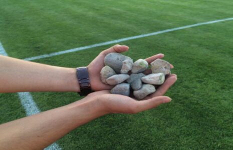 پرتاب سنگ به بازیکنان پرسپولیس/ فیلم