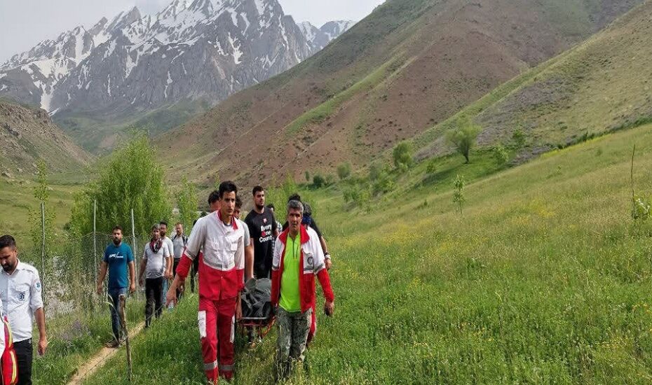 ۷ گردشگر در تونل برفی ازنا گرفتار شدند